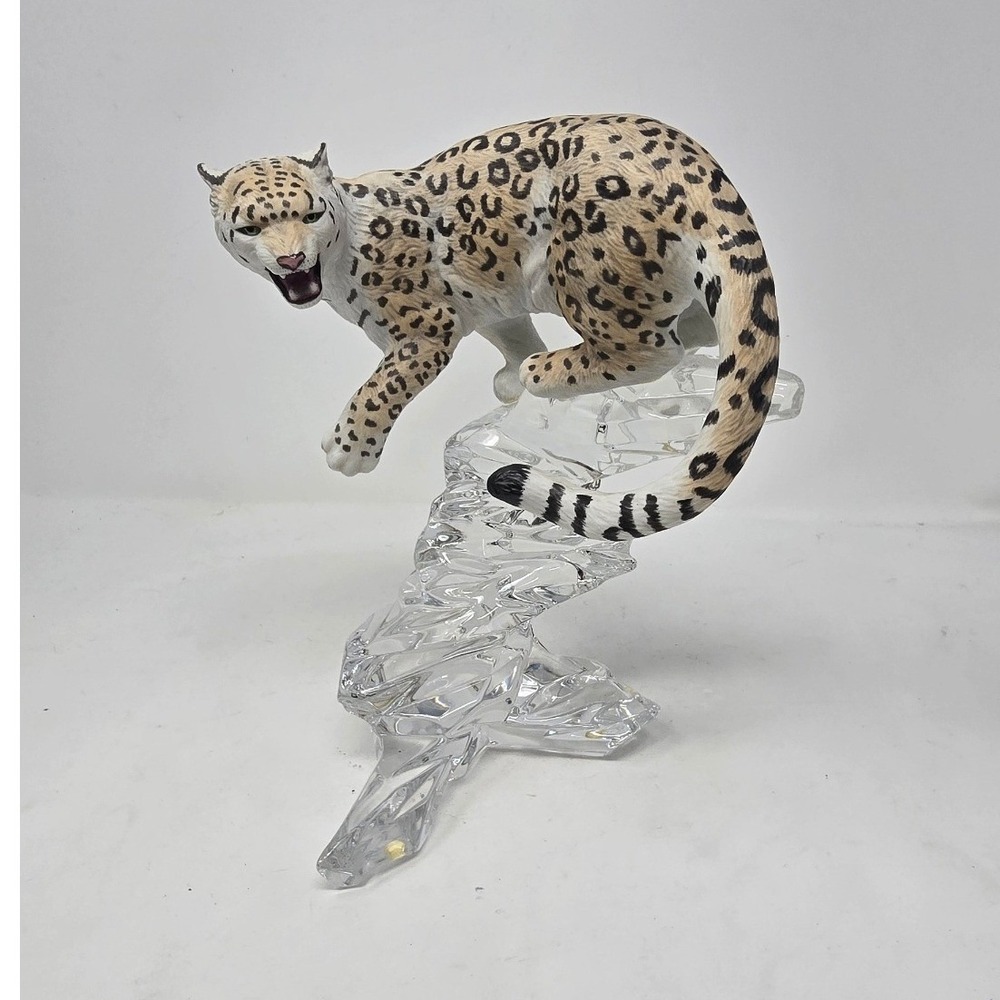 Vtg Franklin Mint porcelain Snow leopard on crystal 1990s Cats of the World